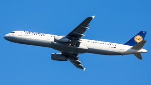 Photo of D-AISQ - Airbus A321-231 operated by Lufthansa