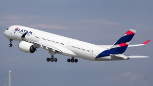 Photo of A7-AMC - Airbus A350-941 operated by Qatar Airways (opb LATAM Airlines Brasil)