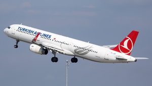 Photo of TC-JSP - Airbus A321-231 operated by Turkish Airlines