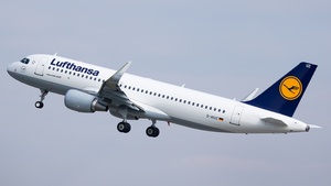 Photo of D-AIUZ - Airbus A320-214 operated by Lufthansa