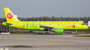 Photo of VQ-BRG - Airbus A320-214 operated by S7 Airlines