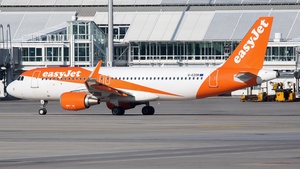 Photo of G-EZOR - Airbus A320-214 operated by easyJet
