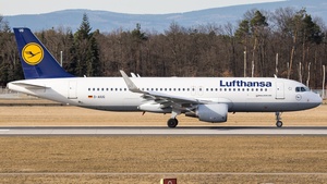 Photo of D-AIUG - Airbus A320-214 operated by Lufthansa