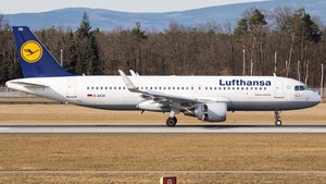 Photo of D-AIUO - Airbus A320-214 operated by Lufthansa