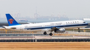 Photo of B-6353 - Airbus A321-231 operated by China Southern Airlines