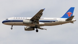 Photo of B-6678 - Airbus A320-232 operated by China Southern Airlines