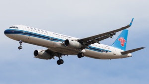 Photo of B-1830 - Airbus A321-231 operated by China Southern Airlines