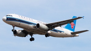 Photo of B-6976 - Airbus A320-232 operated by China Southern Airlines
