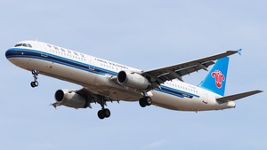 Photo of B-6687 - Airbus A321-231 operated by China Southern Airlines