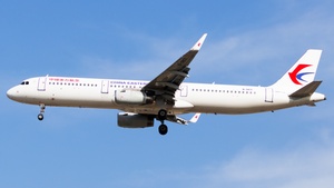 Photo of B-9971 - Airbus A321-231 operated by China Eastern Airlines