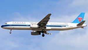 Photo of B-6661 - Airbus A321-231 operated by China Southern Airlines