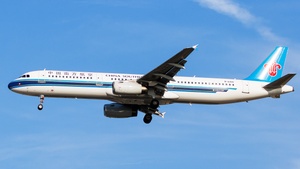 Photo of B-6356 - Airbus A321-231 operated by China Southern Airlines