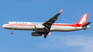 Photo of B-6968 - Airbus A321-231 operated by Sichuan Airlines
