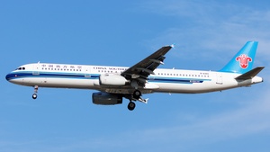 Photo of B-6355 - Airbus A321-231 operated by China Southern Airlines