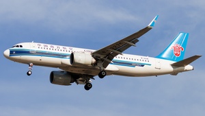 Photo of B-323E - Airbus A320-251N operated by China Southern Airlines
