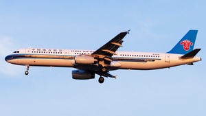 Photo of B-6339 - Airbus A321-231 operated by China Southern Airlines