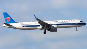 Photo of B-30E6 - Airbus A321-253NX operated by China Southern Airlines