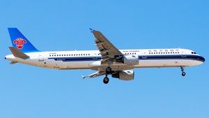 Photo of B-6685 - Airbus A321-211 operated by China Southern Airlines