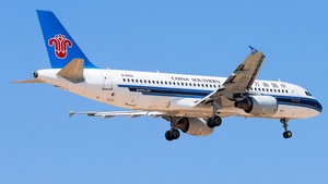 Photo of B-6252 - Airbus A320-214 operated by China Southern Airlines
