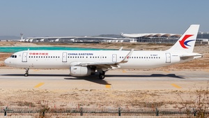 Photo of B-9947 - Airbus A321-231 operated by China Eastern Airlines