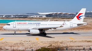 Photo of B-8111 - Airbus A320-232 operated by China Eastern Airlines