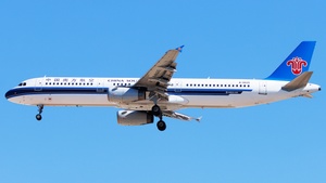 Photo of B-6625 - Airbus A321-231 operated by China Southern Airlines