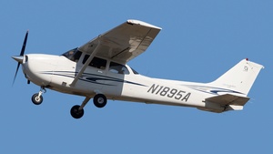 Photo of N1895A - Cessna 172S Skyhawk SP operated by Private