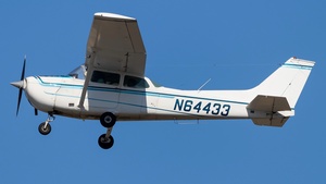 Photo of N64433 - Cessna 172M Skyhawk operated by Private