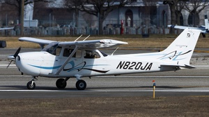 Photo of N820JA - Cessna 172S Skyhawk SP operated by Private