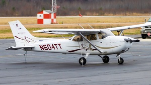 Photo of N604TT - Cessna 172S Skyhawk SP operated by Horizon Flight Center