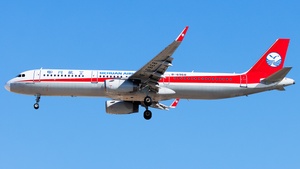 Photo of B-6968 - Airbus A321-231 operated by Sichuan Airlines