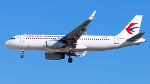 Photo of B-1641 - Airbus A320-232 operated by China Eastern Airlines