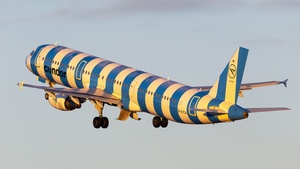 Photo of D-ATCA - Airbus A321-211 operated by Condor