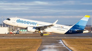 Photo of D-AIUS - Airbus A320-214 operated by Discover Airlines