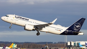 Photo of D-AIUD - Airbus A320-214 operated by Lufthansa