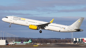 Photo of EC-MRF - Airbus A321-231 operated by Vueling
