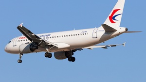 Photo of B-6796 - Airbus A320-214 operated by China Eastern Airlines