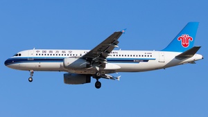 Photo of B-6816 - Airbus A320-232 operated by China Southern Airlines