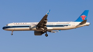 Photo of B-30FW - Airbus A321-253NX operated by China Southern Airlines