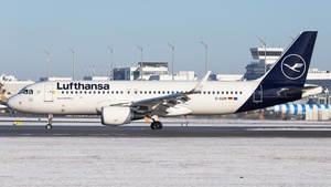 Photo of D-AIUM - Airbus A320-214 operated by Lufthansa