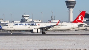 Photo of TC-JSP - Airbus A321-231 operated by Turkish Airlines
