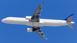 Photo with serial 4590 - Airbus A321-211