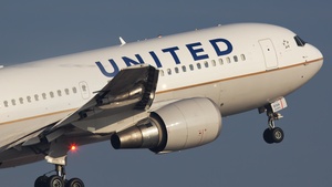 Photo of N69154 - Boeing 767-224(ER) operated by United Airlines