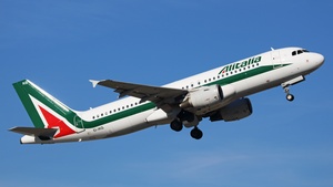 Photo of EI-IKG - Airbus A320-214 operated by Alitalia