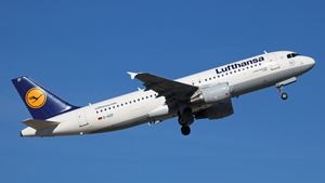 Photo of D-AIZF - Airbus A320-214 operated by Lufthansa