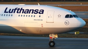 Photo of D-AIHT - Airbus A340-642 operated by Lufthansa