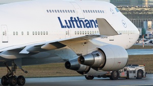 Photo of D-ABVT - Boeing 747-430 operated by Lufthansa
