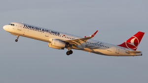 Photo of TC-JSG - Airbus A321-231 operated by Turkish Airlines
