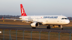 Photo of TC-JRT - Airbus A321-231 operated by Turkish Airlines