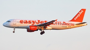 Photo of G-EZUG - Airbus A320-214 operated by easyJet
